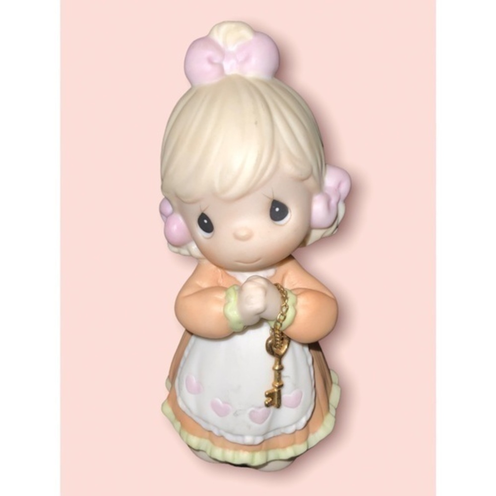 Precious Moments 1998 “Love Is The Key” 5” Love Friendship Porcelain Figurine